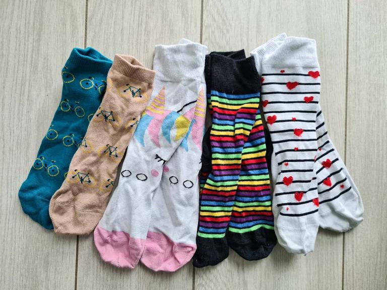 Socks that don't squeeze your toes Barefoot Universe